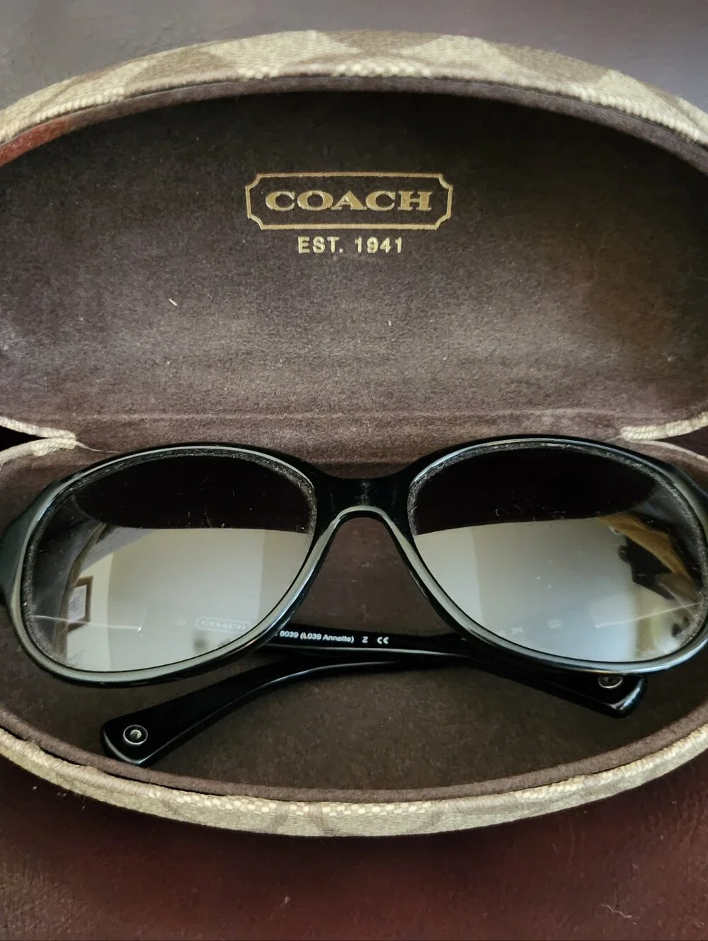Coach HC8039 L039 Annette Sunglasses With Signature CASE